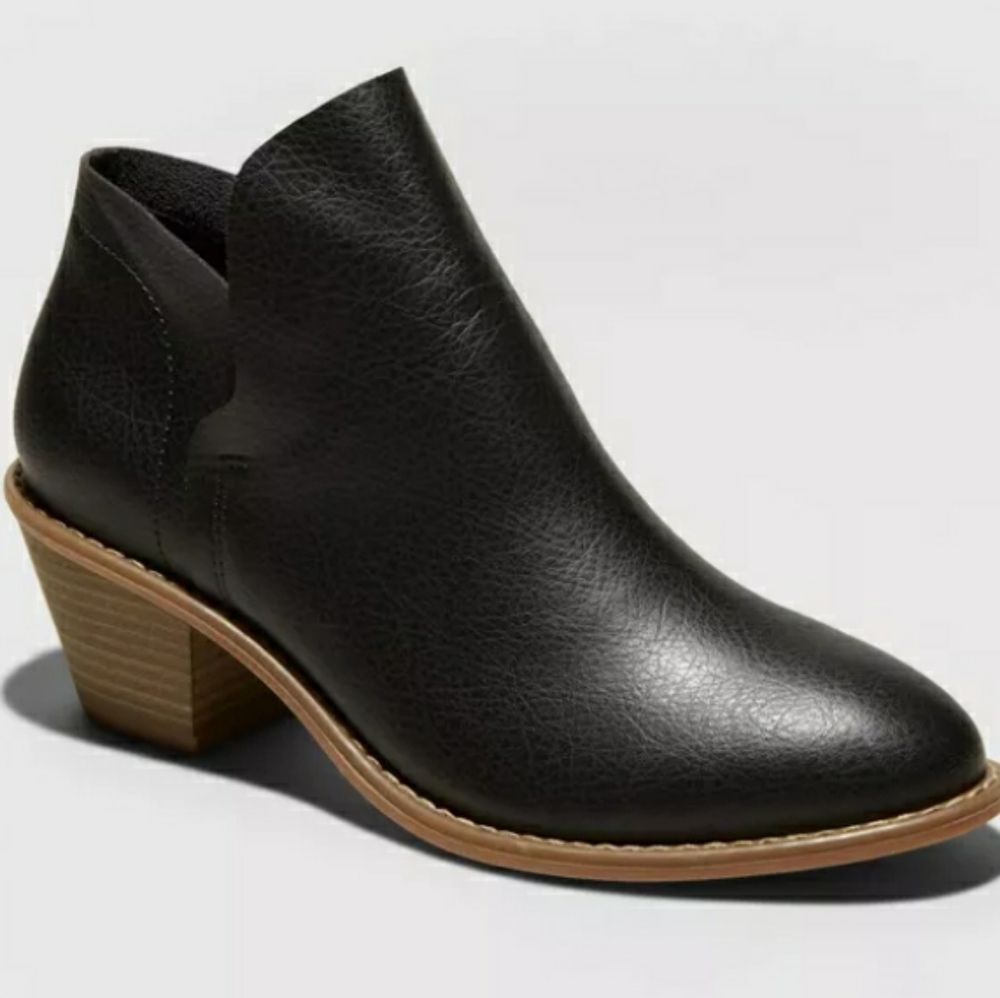 Pointed Toe Faux Leather Heeled Ankle Booties - Picture 2 of 3